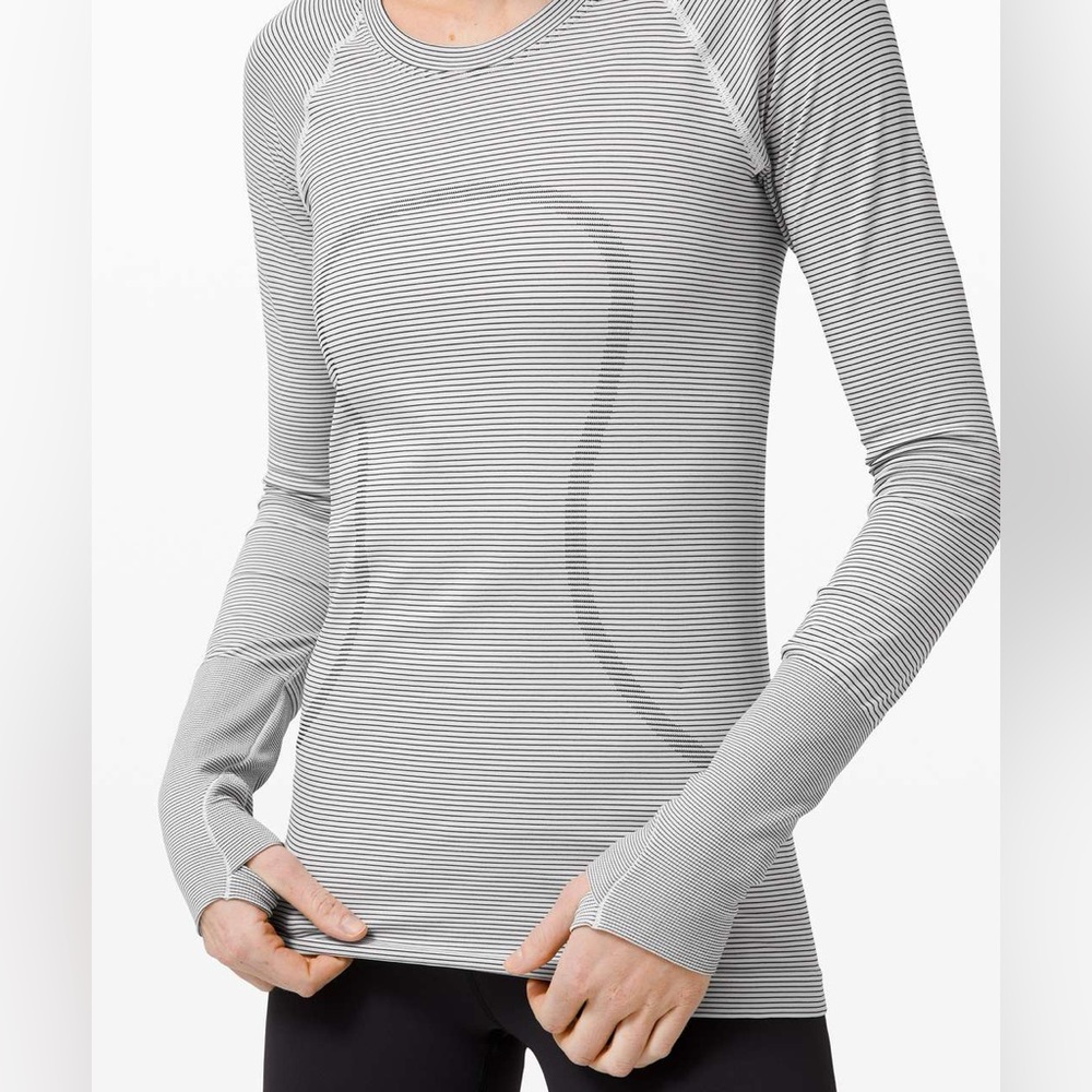 Lululemon Swiftly Tech Tempo Black and White striped long sleeve Race length*